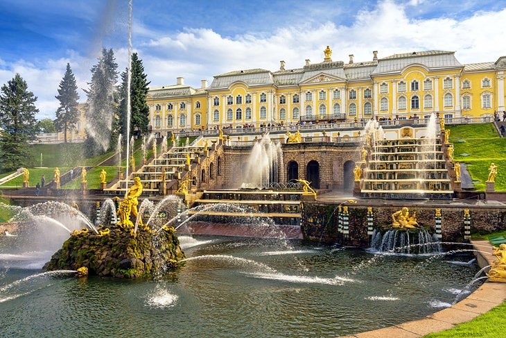 russia-best-places-to-visit-peterhof.jpg